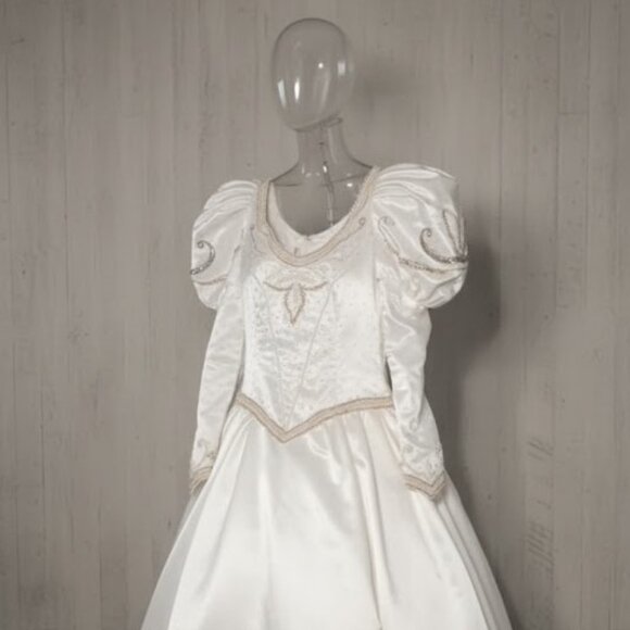 Elegant White Satin Gown - Picture 2 of 11